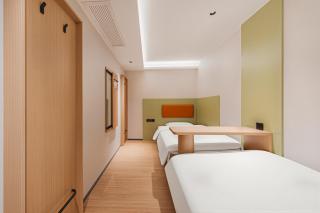 Deer-One Hotel - 1