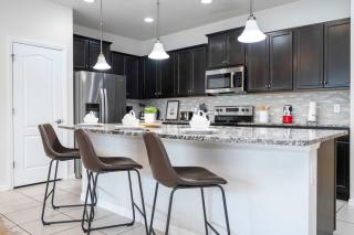Perfect for families and groups - Enjoy your private pool, BBQ, and resort amenities just minutes from Disney! - 6