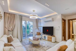 Luxury 2-Bedroom Apartment with Balcony & Green View - 3