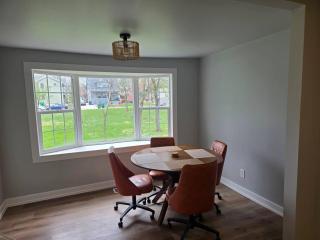 2 Bedroom with King Suite, Large Space, Pet Friendly, Steps from Downtown Jolie - 4