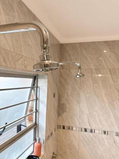 Spacious Private Self-Catering Suite - 2