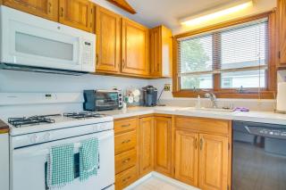 Walk to Swift's Beach! Cozy Home Near Cape Cod - 2