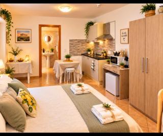 B&B Le Lumìe L' antico Cortile Camere Con Cucina Privata With Private Kitchen - 4