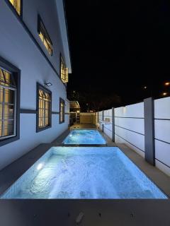COSY 4R3B Private Pool Bukit Indah Tuas AEON and Legoland - 6