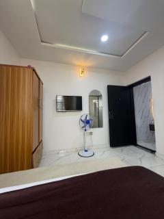 Max Bellarie - Stylish 1 Bedroom Apartment in Ikeja - 2