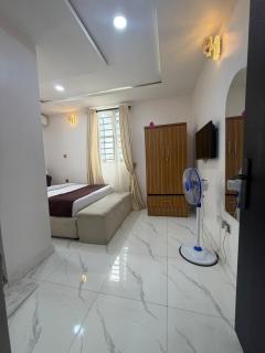 Max Bellarie - Stylish 1 Bedroom Apartment in Ikeja - 1