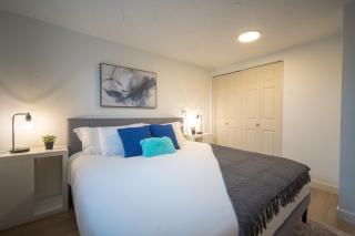 Modern Cozy Suite - Central NW Calgary - 6