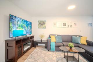 Modern Cozy Suite - Central NW Calgary - 3