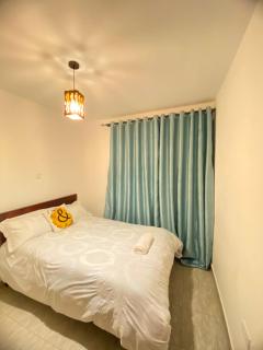 Spacious 1-bedroom stay near KU referral - 5