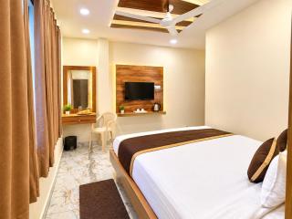 FAMILY Hotel Bela Elite MLY INN UJJAIN - Near Mahakal Temple & Railway Station - Airconditioned room - wifi - BEST HOTEL IN UJJAIN - 4