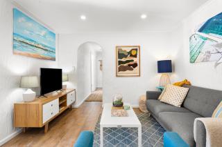 Glenelg Bliss Charming Escape for Beachside Fun - 5