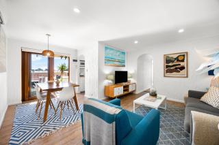 Glenelg Bliss Charming Escape for Beachside Fun - 0