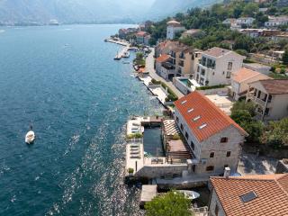 Waterfront Villa in Muo - 4