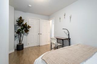 Cozy & Quiet 2BR Walkout Suite Near Airport, Shops - 4