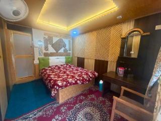 Shamus Lake Chalet - 3