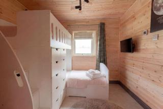 18 Bucklands Stylish Chalet, Bideford Bay, Starlink WiFi - 5