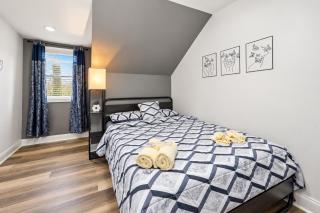 Atlanta Spacious 7-Bedroom Family Home sleeps 26 - 1