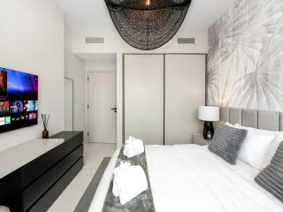 Upscale family friendly 4 bedroom on Private Beach with Amazing Views - 2