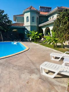 SUNNY HOUSE APARTMENTS WITH an OUTDOOR POOL AND FREE PARKING - 6