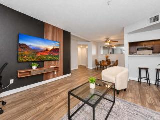 Tempe Retreat Near ASU - 2BR Pool & Gym - 4