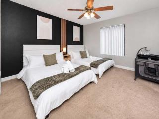 Tempe Retreat Near ASU - 2BR Pool & Gym - 7