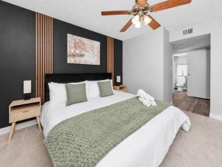 Tempe Retreat Near ASU - 2BR Pool & Gym - 8