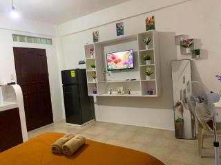 Station 3 Beachfront Modern Apartment with Kitchen - 0