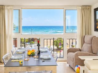 Cubo's Estepona Oceanview Apartment & Free Parking - 9