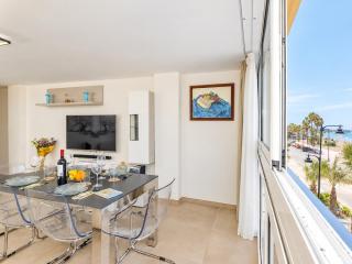 Cubo's Estepona Oceanview Apartment & Free Parking - 4