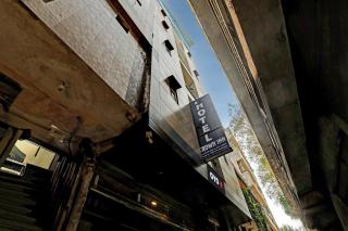 OYO Flagship Crown Inn - 3