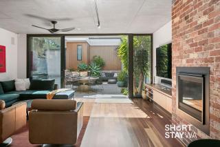 Luxe Coastal Oasis in Cottesloe and Walk to Beach - 0