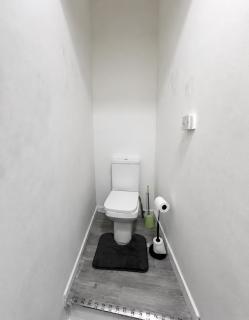Contractors Place - Sleeps 11 - Parking, Workspace & Full Kitchen- near Huddersfieldd University & Greenhead Park - 1