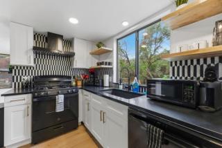 The Modern Family Retreat Sleeps 6 - 4