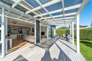 Burgundy Escape -Sunny house , Pool Access - 9
