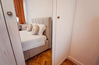 Sea View 2BD Apartment next to Sea Garden by ApartMAX - 4