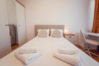 Sea View 2BD Apartment next to Sea Garden by ApartMAX - 5