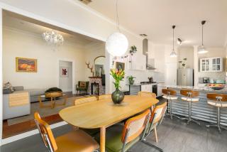 Chic Heritage Home w/ Alfresco/5 Mins to Perth CBD - 2