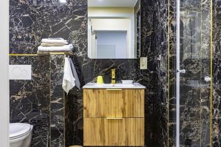 Appart climatisé au RDC avec cuisine privée, trés grande salle de bain, arrivée autonome et fenêtre sur couloir - 2