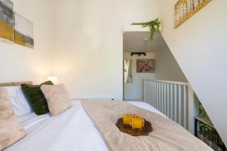2 Bed House in Cambridge, Family Friendly, Free Parking, Near Station, Fast Wi-Fi & Self Check-In, GioStays - 3