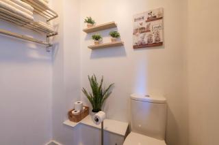 2 Bed House in Cambridge, Family Friendly, Free Parking, Near Station, Fast Wi-Fi & Self Check-In, GioStays - 4
