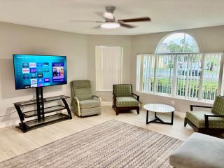 Grand Dream Superior 3BR Penthouse near Disney - 1