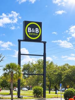 B&B HOTEL Jacksonville Airport - Newly Renovated! - 9