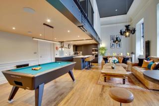 Stunning 3 bedroom apartment with pool table - 0