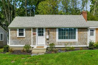 3 Mi to Craigville Beach! Walkable Couple’s Haven - 8