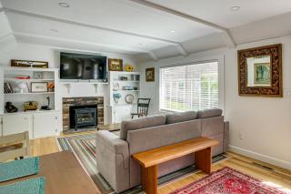 3 Mi to Craigville Beach! Walkable Couple’s Haven - 6