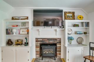 3 Mi to Craigville Beach! Walkable Couple’s Haven - 3