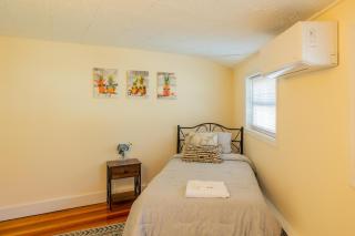 Stylish Sunny Coastal 3BR Walk to the Beach minutes to Boston & Airport WiFi AC Full Kitchen - 2