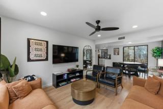 Spacious 6BR Retreat Near Downtown - 0