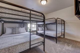 Southern Utah Retreat - 3 Bedroom - Private Hot Tub - Heated Pool - 3