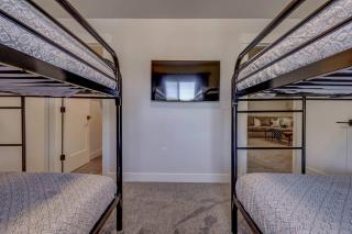 Southern Utah Retreat - 3 Bedroom - Private Hot Tub - Heated Pool - 2